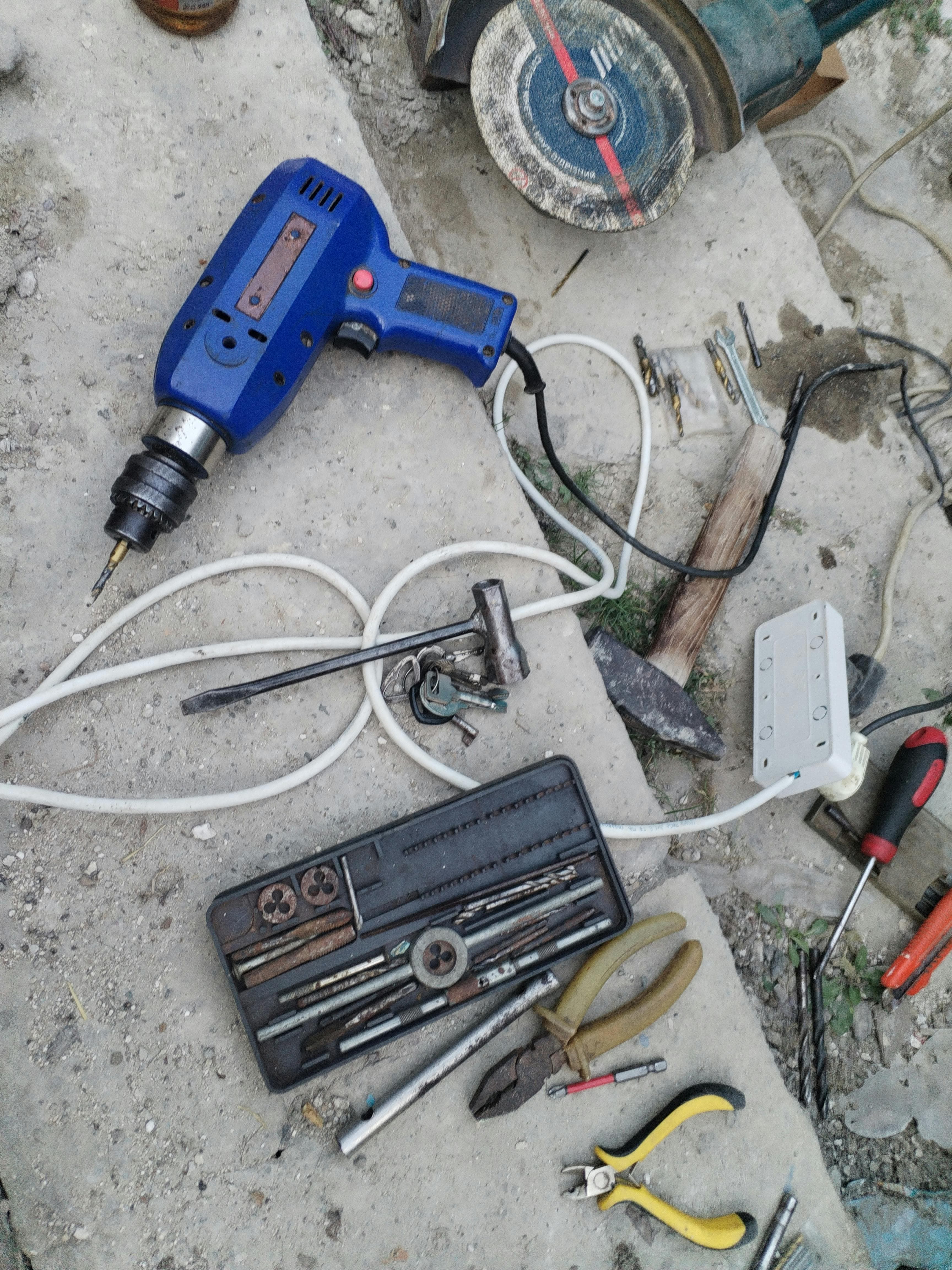 Prepared teams, equipped crews, and practical site execution
